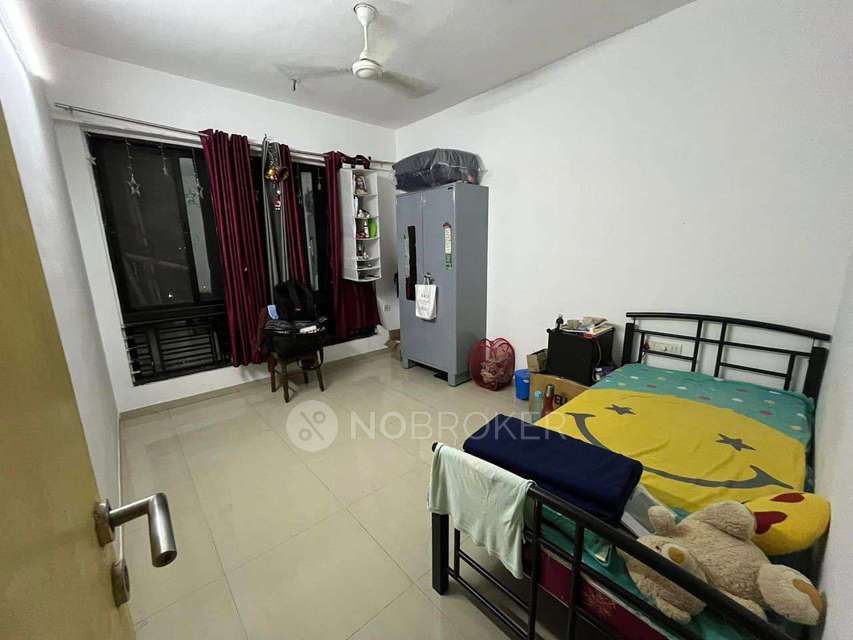 Single Room for Female In 3 BHK  In Mahindra Splendour In Bhandup West