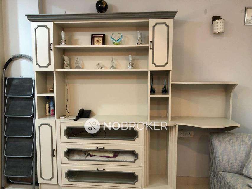 1 BHK Flat In Poormina Apartment For Sale  In Colaba