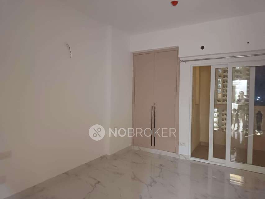 3 BHK Flat In Purvanchal Royal City For Sale  In Chi V