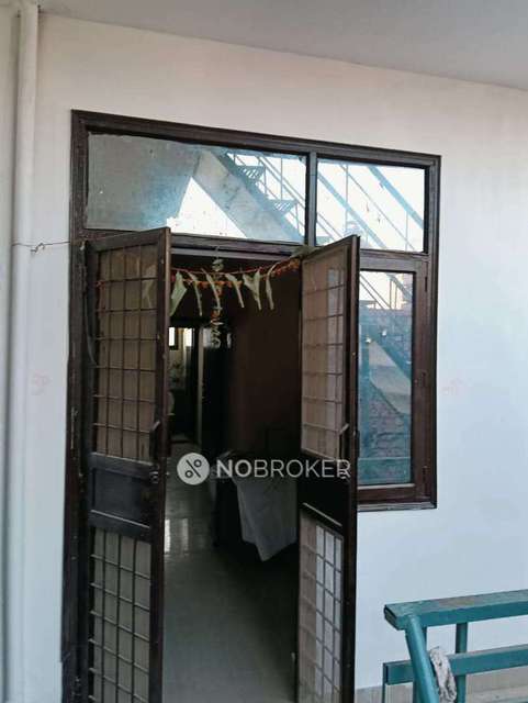 1 BHK Flat In Standlone Building for Rent  In Sec 40