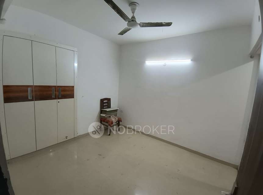 Single Room for Male In 3 BHK  In Nirala Estate Phase 2, Noida Phase-2 In Noida Phase-2