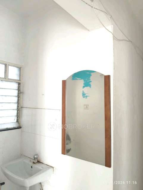 Shared Room for Female In 3 BHK  In Venkatesh Park In Sutarwadi, Pashan