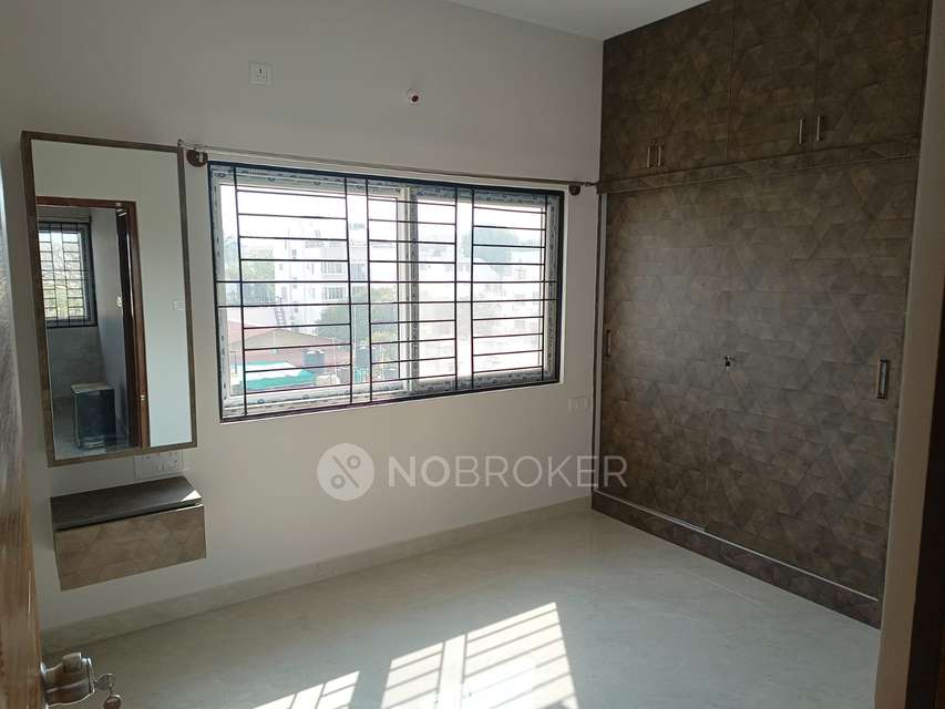 4+ BHK Flat For Sale  In Cooke Town