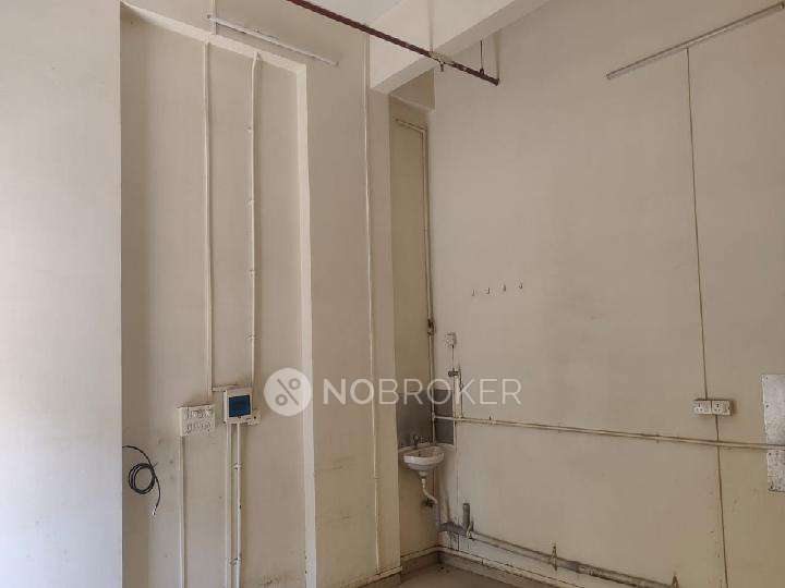 Shop in Lower Parel West, Mumbai for sale 