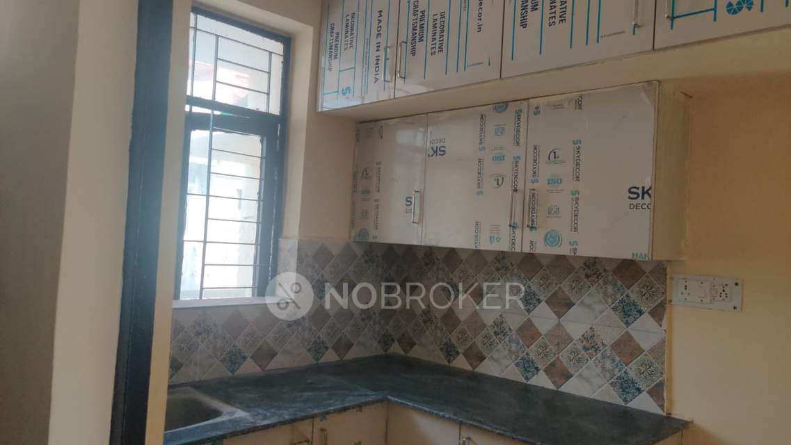 2 BHK Flat In Dhawalgiri Apartments, Sector 11 for Rent  In Sector 11