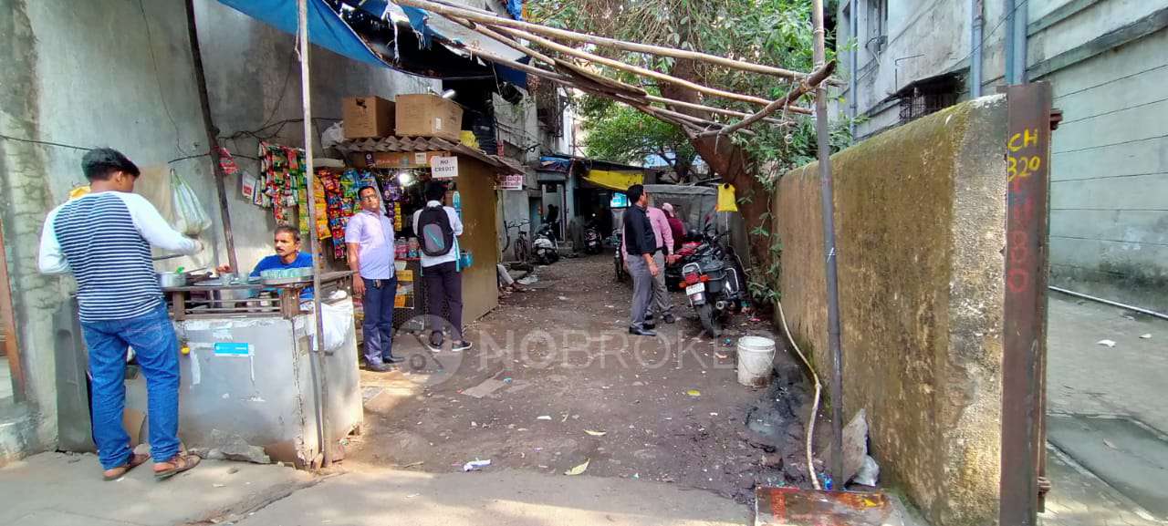 Godown/Warehouse in Maharashtra Vidyalaya, Mumbai for Rent