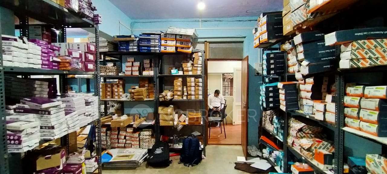 Godown/Warehouse in Maharashtra Vidyalaya, Mumbai for Rent