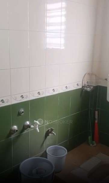 2 BHK Flat In Hatim Manzil for Rent  In Burhani Colony Rd