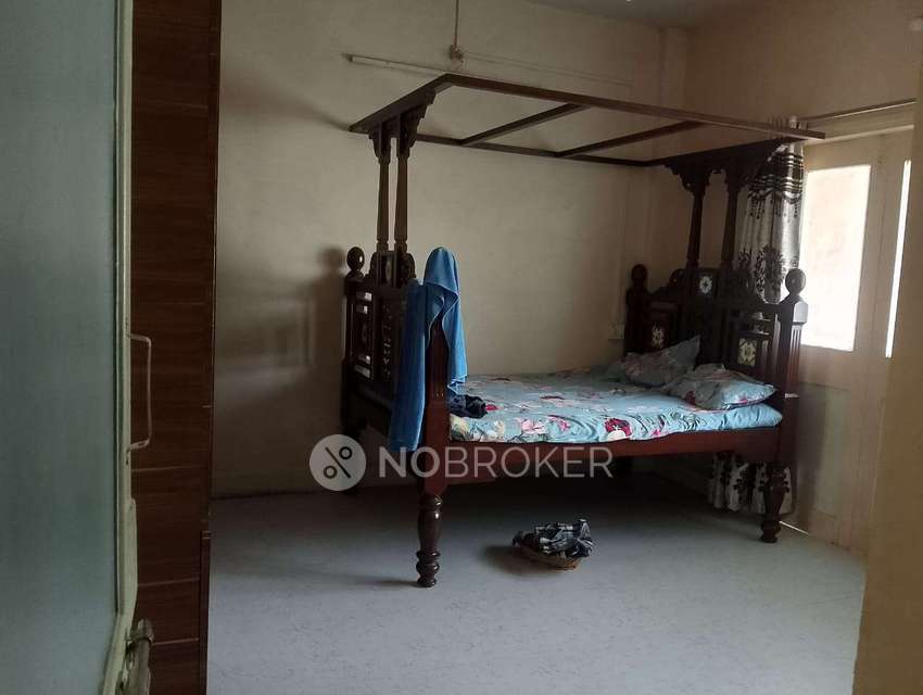 2 BHK Flat In Hatim Manzil for Rent In Burhani Colony Rd