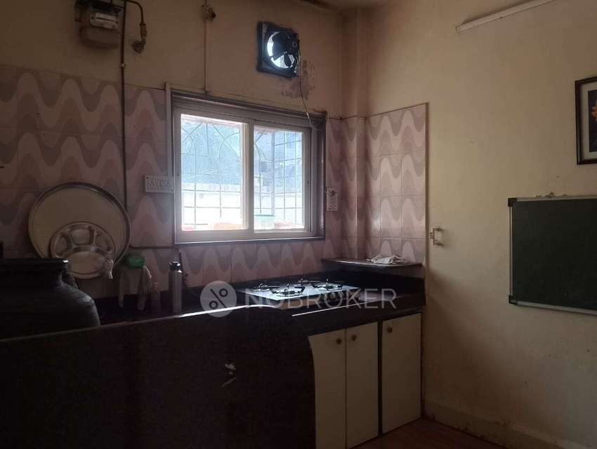 2 BHK Flat In Hatim Manzil for Rent In Burhani Colony Rd