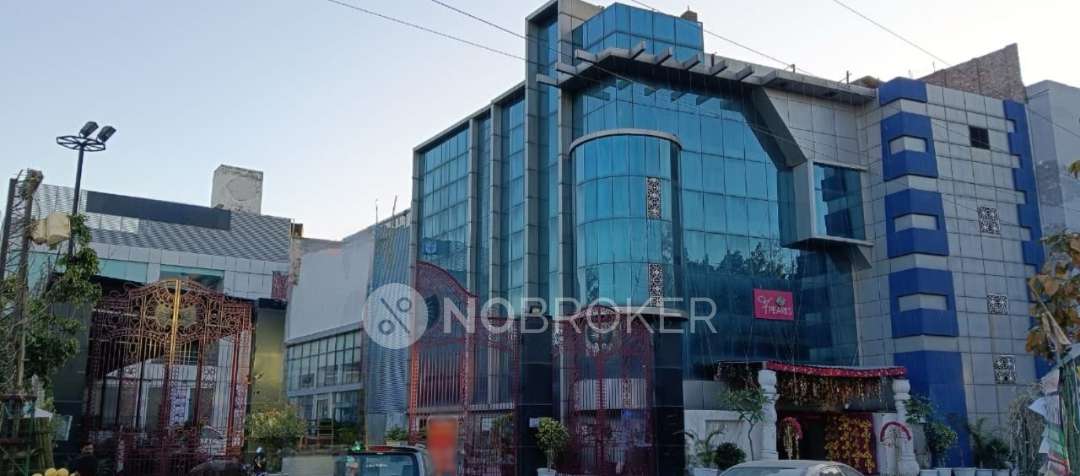 Showroom in Old Pankha Road, Delhi for Rent 