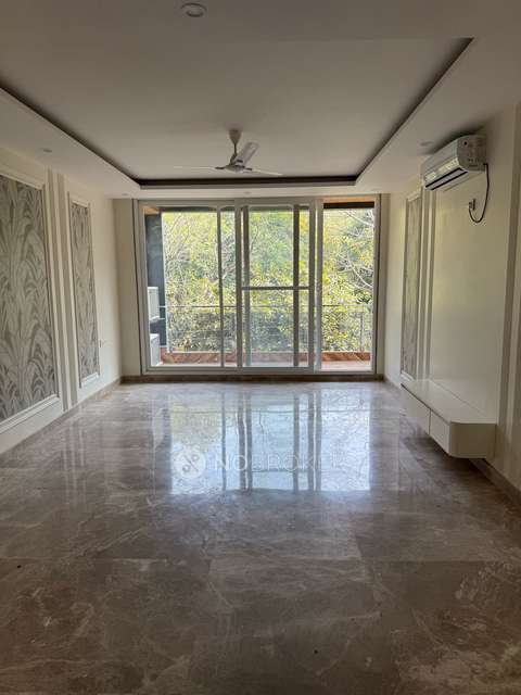 4 BHK Flat In Standalone Building  for Rent  In Sushant Lok Phase I, Sector 43