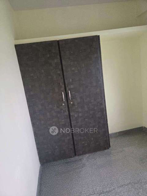 Single Room for Female In 2 BHK  In Appartment  In Pantangere