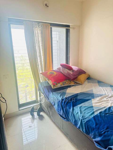 Single Room for Male In 2 BHK  In Facia In Goregon West