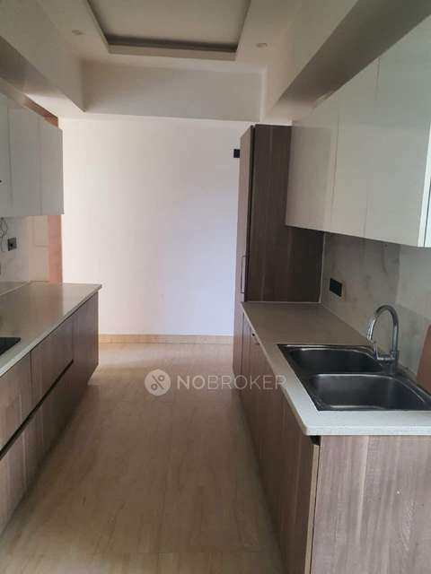 Single Room for Male In 4 BHK  In Ansal Versalia Wood Winds In Sector 67