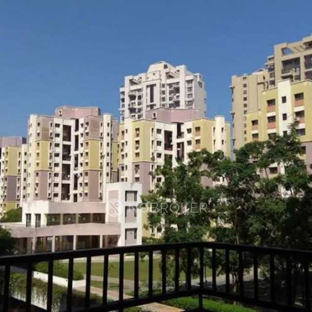 Shared Room for Male In 2 BHK  In Magarpatta Trillium In Hadapsar