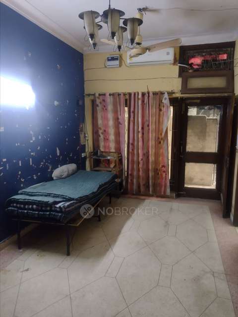 Shared Room for Male In 2 BHK  In Sb In Rajinder Nagar 