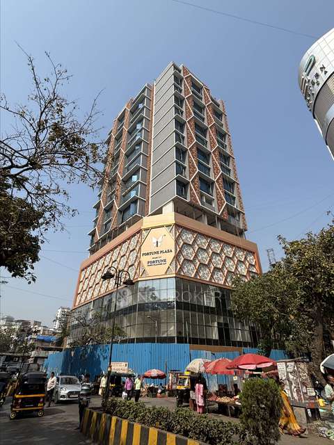 Showroom in Malad East, Mumbai for Rent 