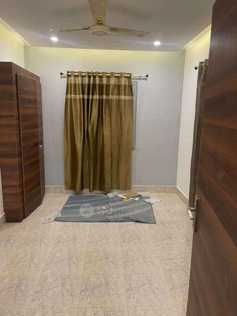 Single Room for  In 4 BHK  In  Indiranagar