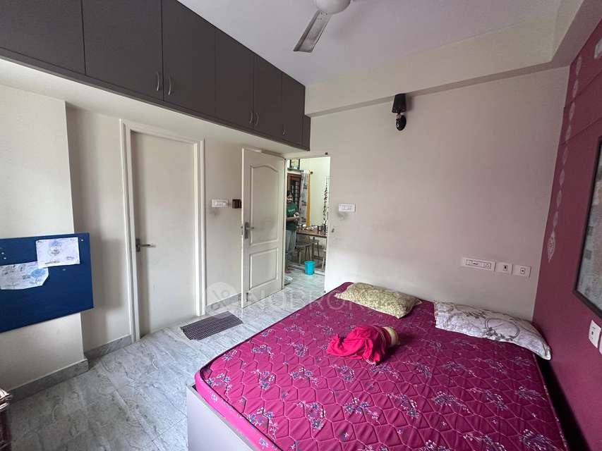3 BHK Flat In Sri Nivas Apartment , Thilak Street , T Nagar For Sale  In T. Nagar