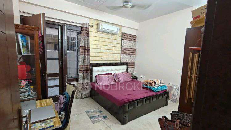 Single Room for Female In 3 BHK  In 589, Sector 45, Gurugram, Haryana 122003, India