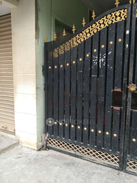 4+ BHK Flat In Standalone Building  For Sale  In Sg Palya