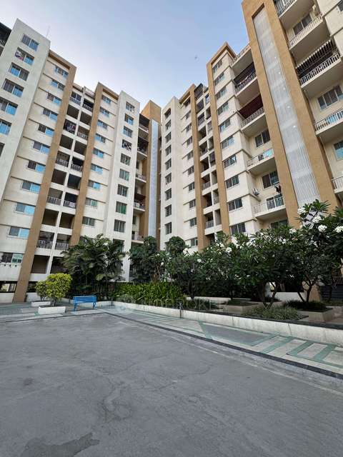 Single Room for Female In 2 BHK  In Palladium Plus In Dhanori