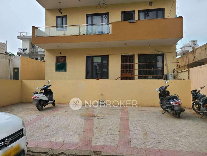 3 BHK Flat In Standalone Building  For Sale  In Sector 45