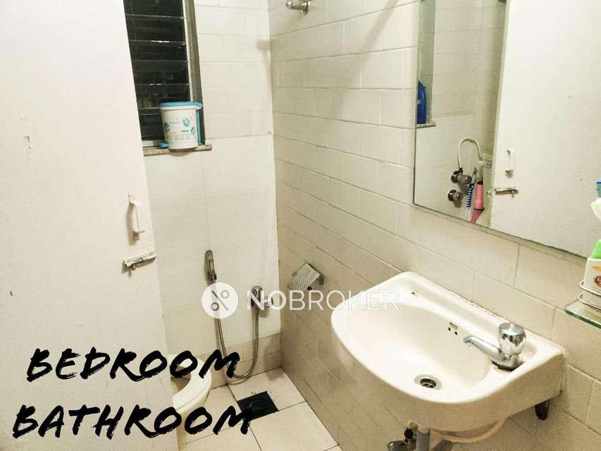 2 BHK Flat In Shreeji Shreeji Chs For Sale  In Kandivali West