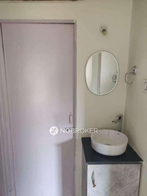 2 BHK Flat In Shreeji Shreeji Chs For Sale  In Kandivali West