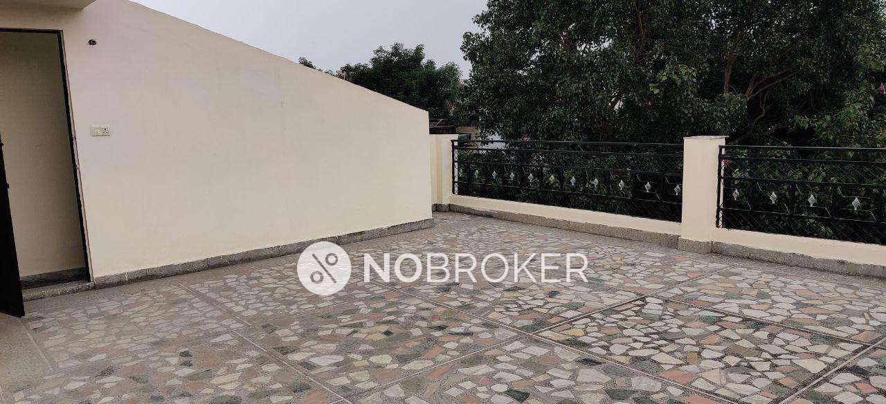 4 BHK Flat For Sale  In Pitam Pura