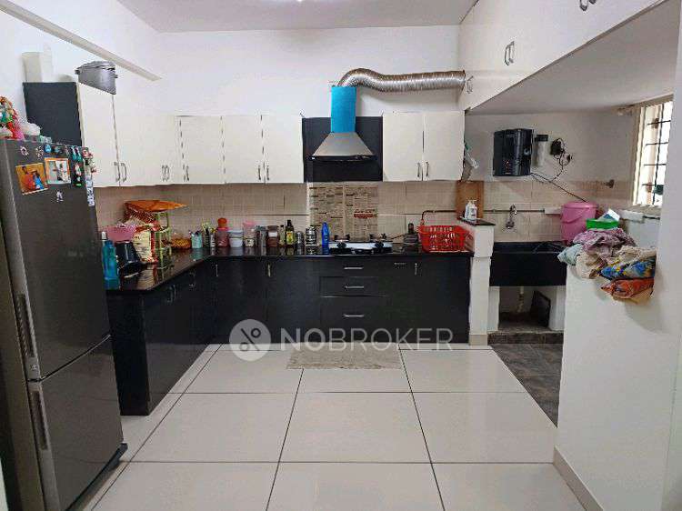 2 BHK Flat In Vars Parkwood For Sale  In Bellandur