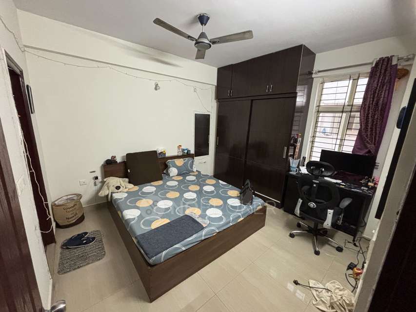 Single Room for Male In 2 BHK  In Sriven Splendour, Challaghatta In Challaghatta