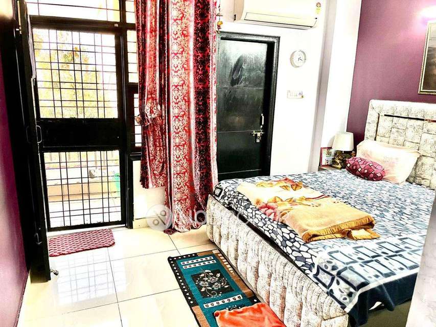 2 BHK Flat In Ompee Space For Sale  In Sector 110