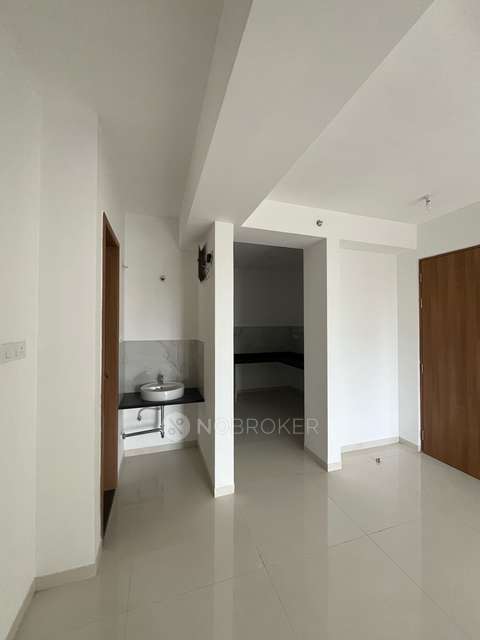 2 BHK Flat In Majestique Signature Towers for Rent  In Baner