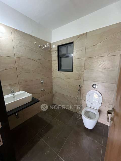 2 BHK Flat In Majestique Signature Towers for Rent  In Baner