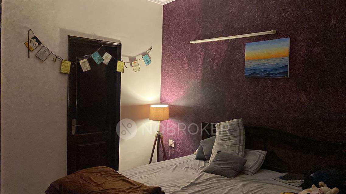 2 BHK Flat In Amrapali Princely Estate, Sector 76 for Rent  In Amrapali Princely Estate