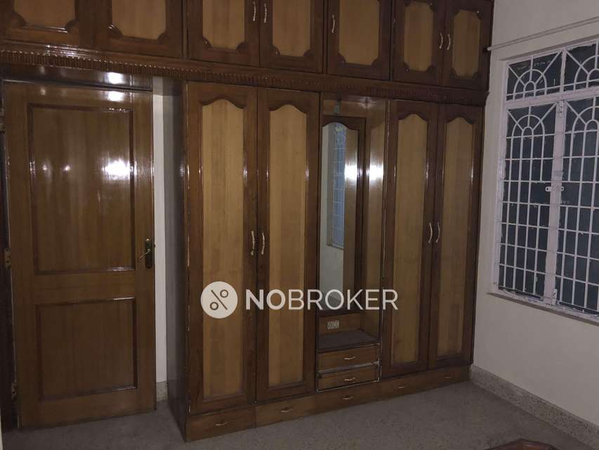 2 BHK Flat In Standalone Building  For Sale  In Cubbonpete, Nagarathpete