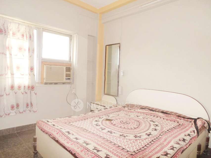 2 BHK Flat In Sea Pearl Chs For Sale  In Bandra West