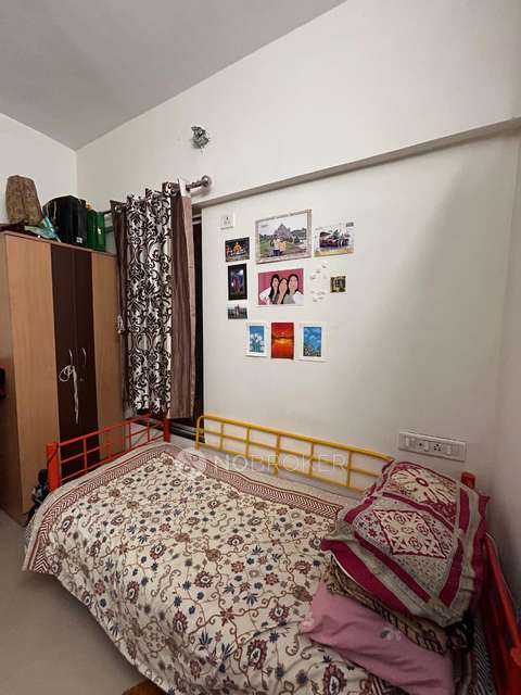 Single Room for Female In 3 BHK  In Greenland Society, Pimpri-chinchwad In Pimpri-chinchwad
