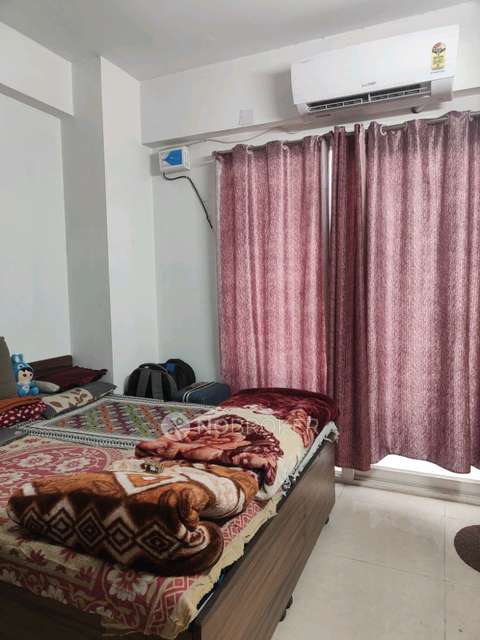 Shared Room for Female In 2 BHK  In Sector 37d