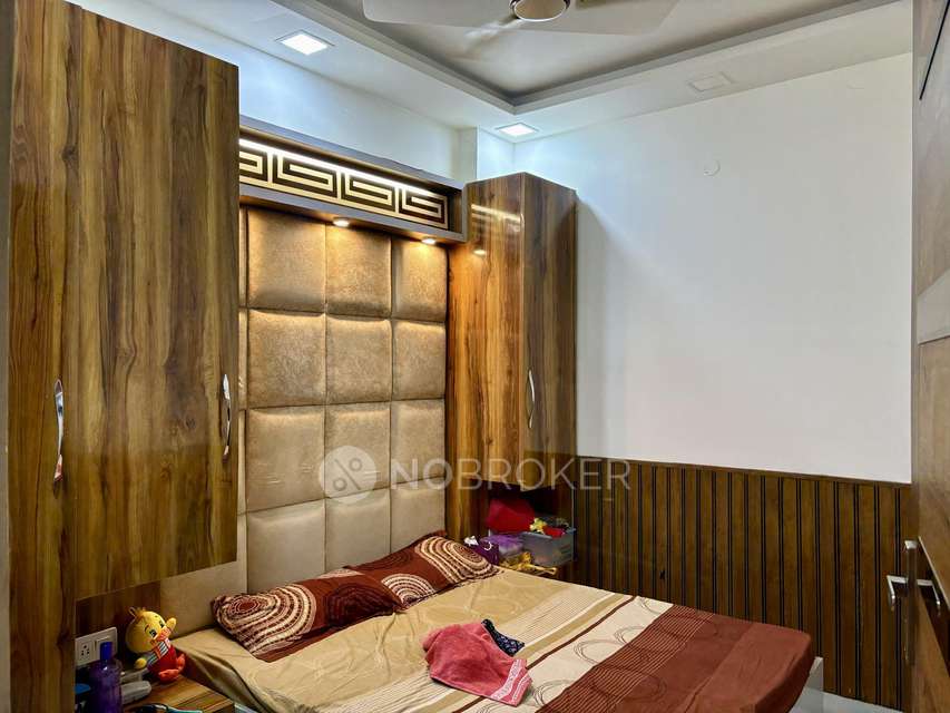 Single Room for Female In 3 BHK  In Apartment  In Baprola