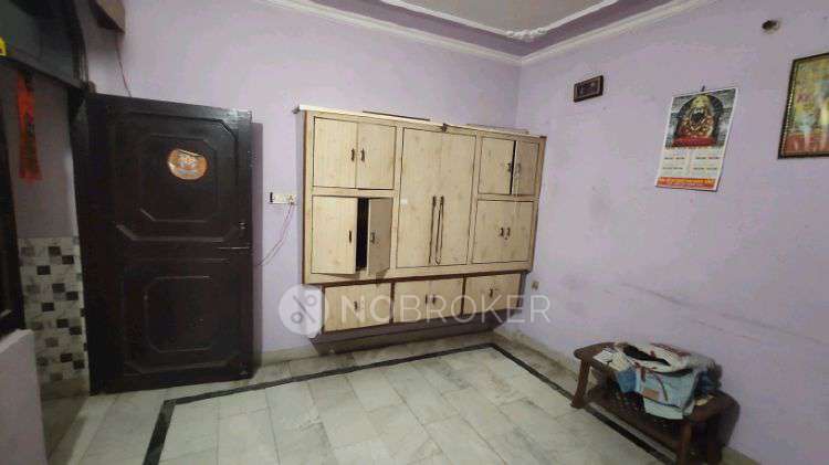 1 BHK House for Rent  In B-6, Jai Prakash Road, Block B, Mool Chand Cly, Adarsh Nagar, New Delhi, Delhi, 110033, India