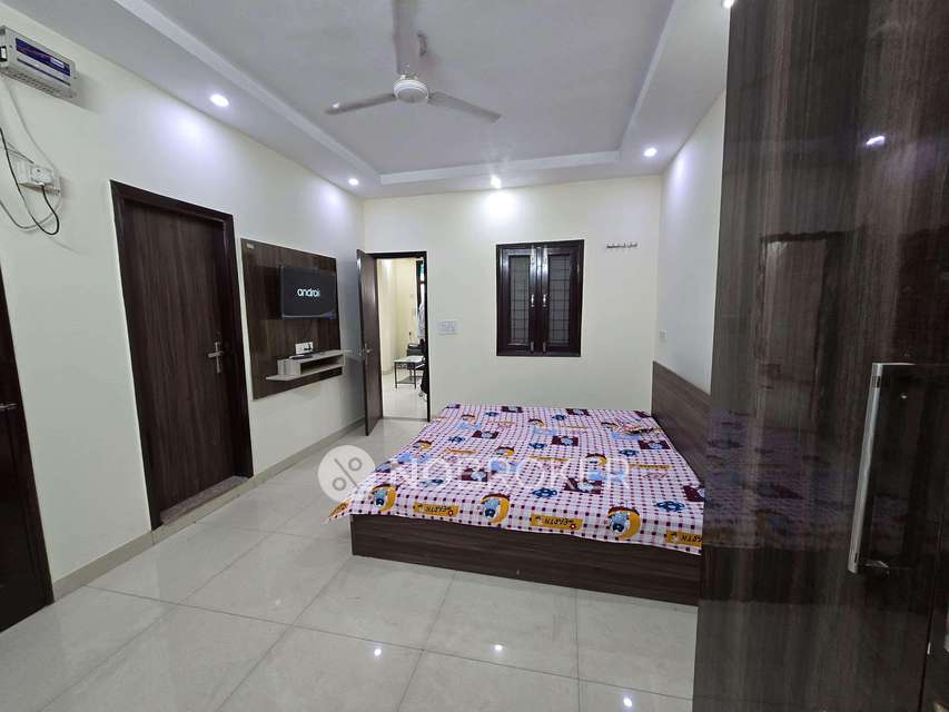 4+ BHK Flat For Sale  In Sector 43