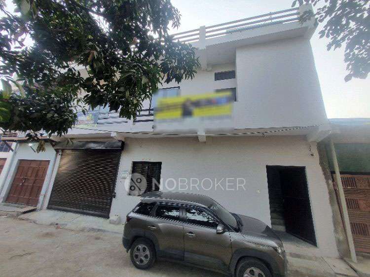 Godown/Warehouse in L' Elegant Banquet, Ghaziabad for sale 