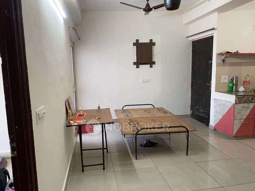 Shared Room for Female In 2 BHK  In Panchsheel Greens 2 In Sector 16b