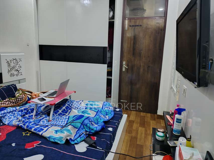 Shared Room for Female In 3 BHK  In Sector 3a, Rohini