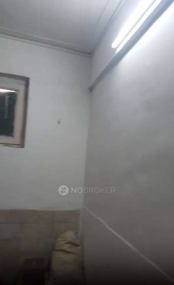 Single Room for Male In 2 BHK  In Aakash Apartment In Santacruz East