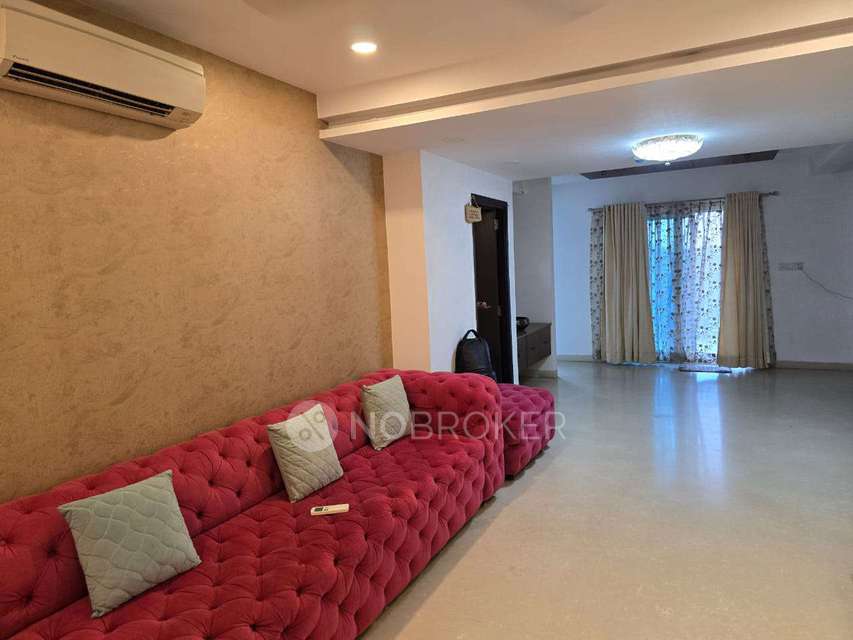 Single Room for Female In 4 BHK  In Golf Edge In Gachibowli