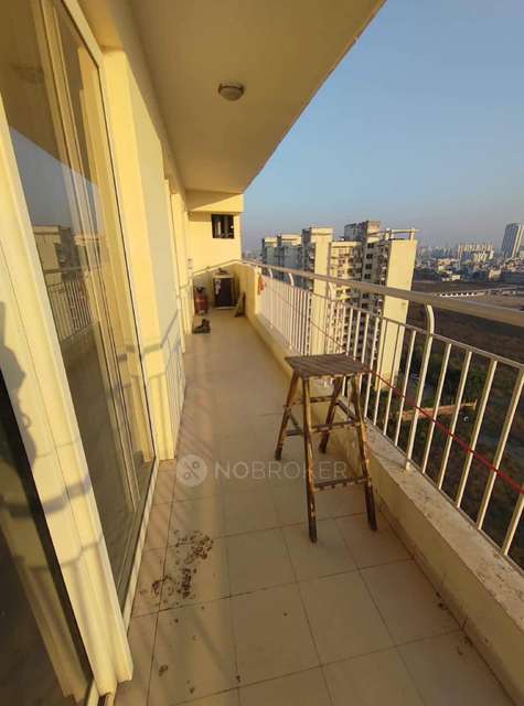 Single Room for Female In 3 BHK  In Avenue 71 In Sector 50